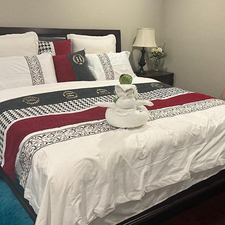 King Bed Big Room Chino Hills Exterior foto