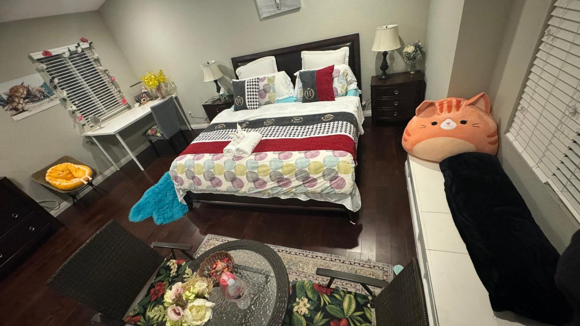 King Bed Big Room Chino Hills Exterior foto