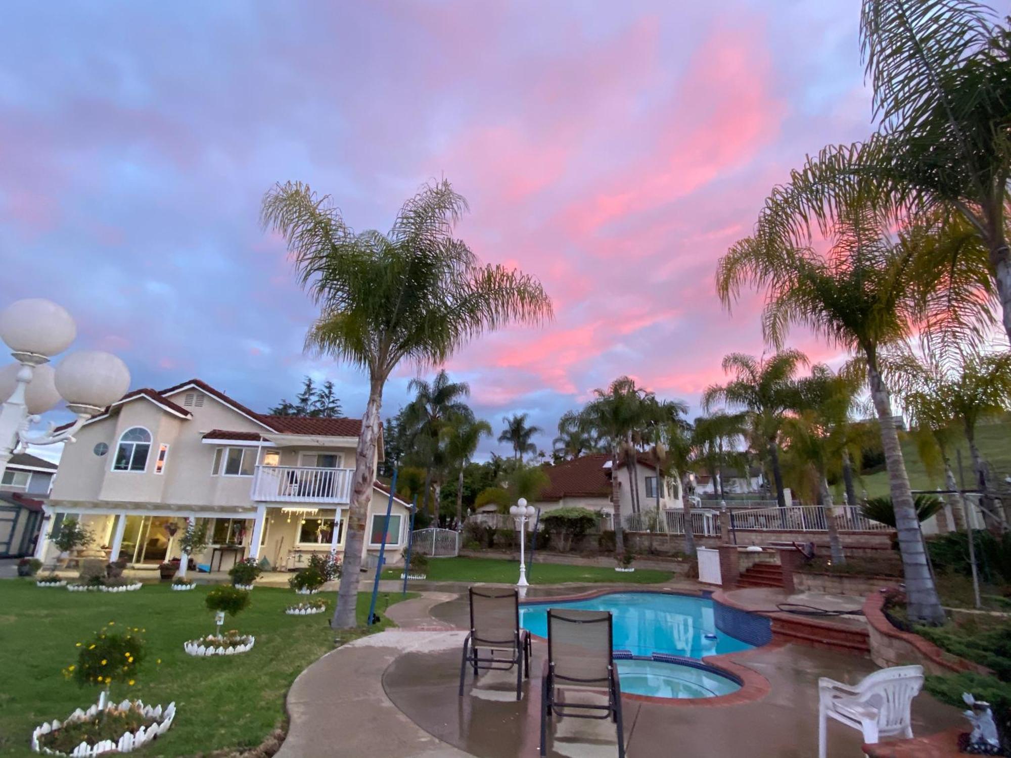 King Bed Big Room Chino Hills Exterior foto