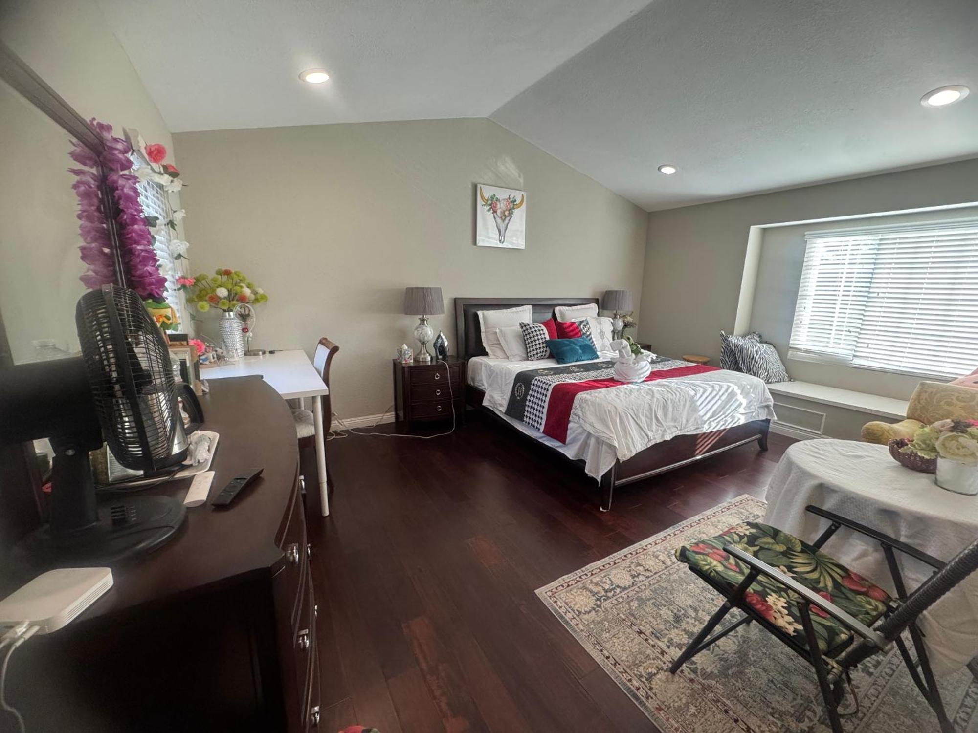 King Bed Big Room Chino Hills Exterior foto